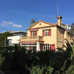  Bed & Breakfast Tricia